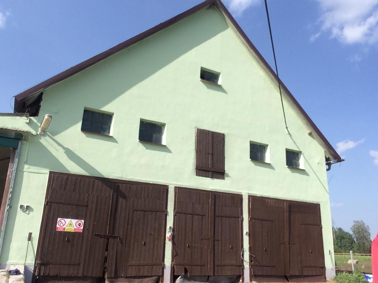 Bílení stájí – ukázka realizace